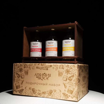 Подарочный набор в деревянной подставке Алхимия вкуса, без лафитников (3 бутылки, №1)